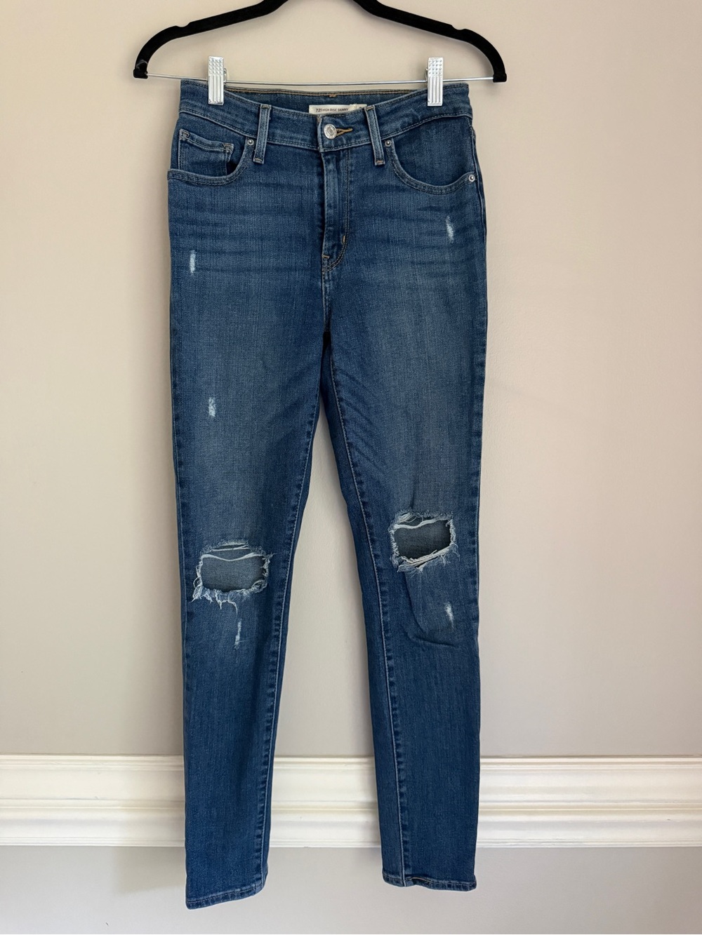 NWOT Levi's 721 High Rise Skinny Distressed Women's Jeans, size 26